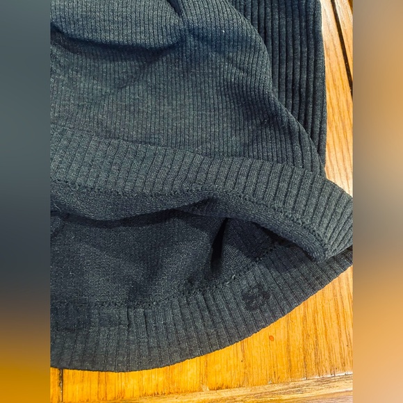 Lululemon Black Turtle Neck, size 8 - Picture 4 of 4